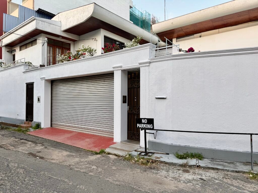 House for Sale in Colombo 5 – good for commercial purpose plus residential